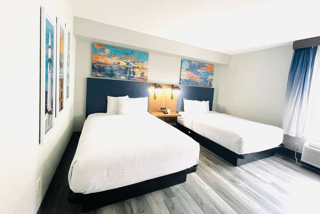 La Quinta Inn & Suites by Wyndham Birmingham Homewood - photo 24