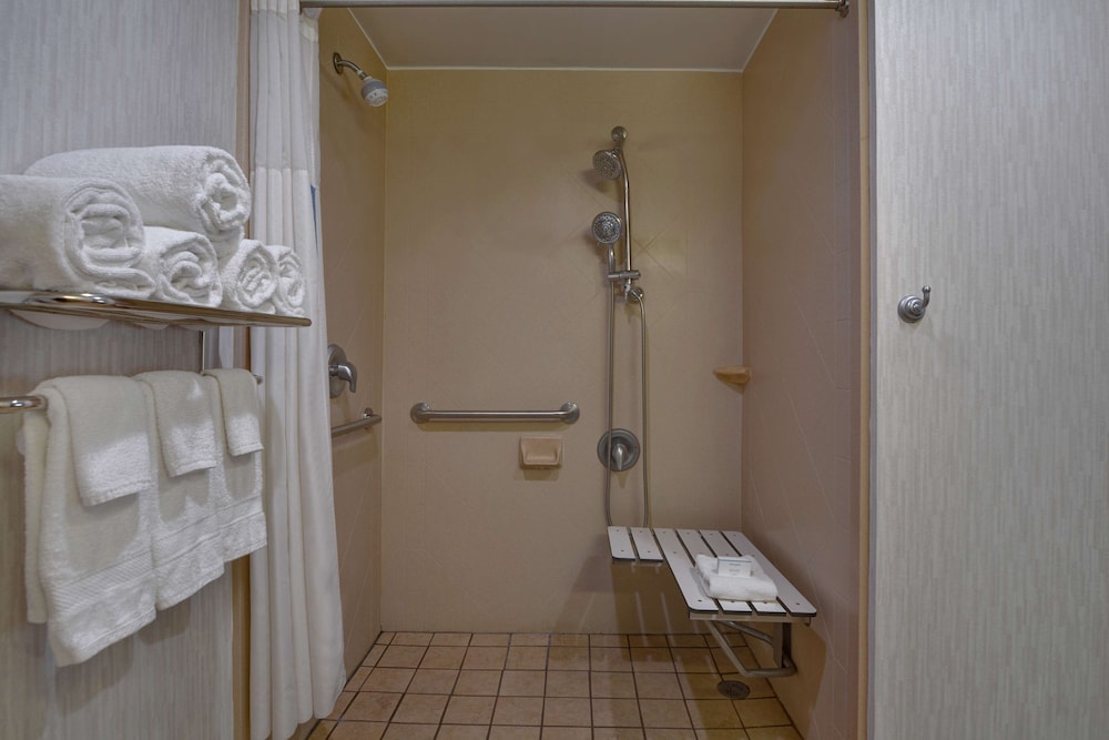 Hampton Suites Birmingham Hoover - photo 34