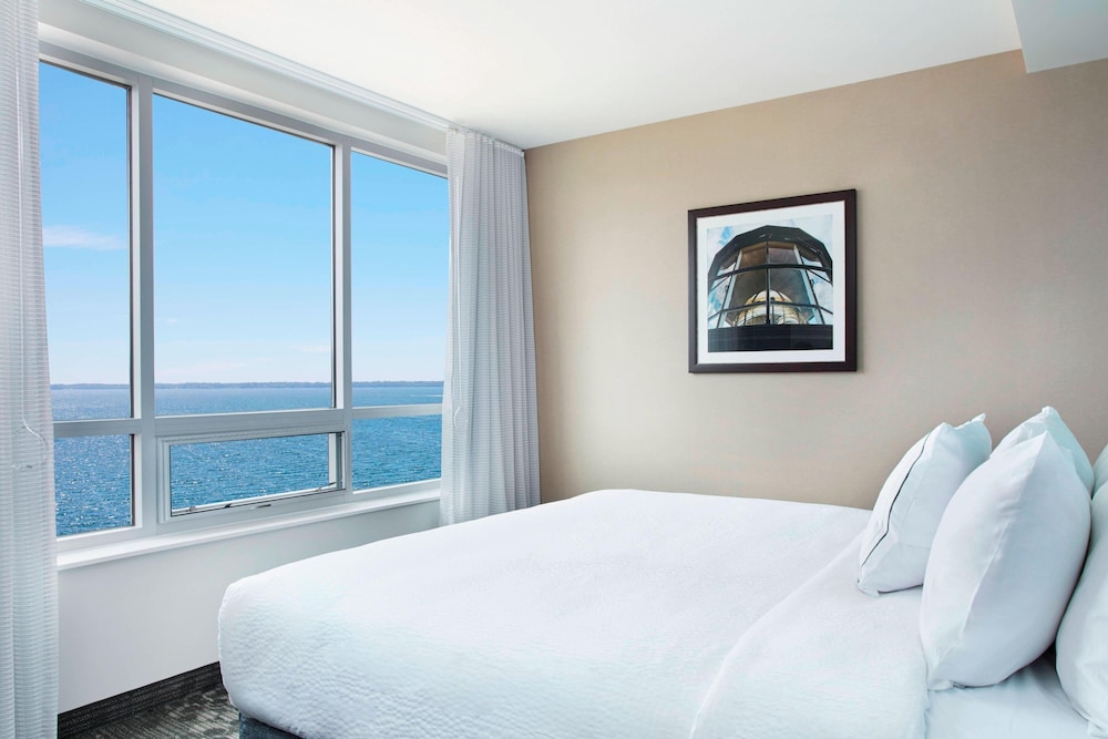 Courtyard by Marriott Erie Bayfront - photo 8