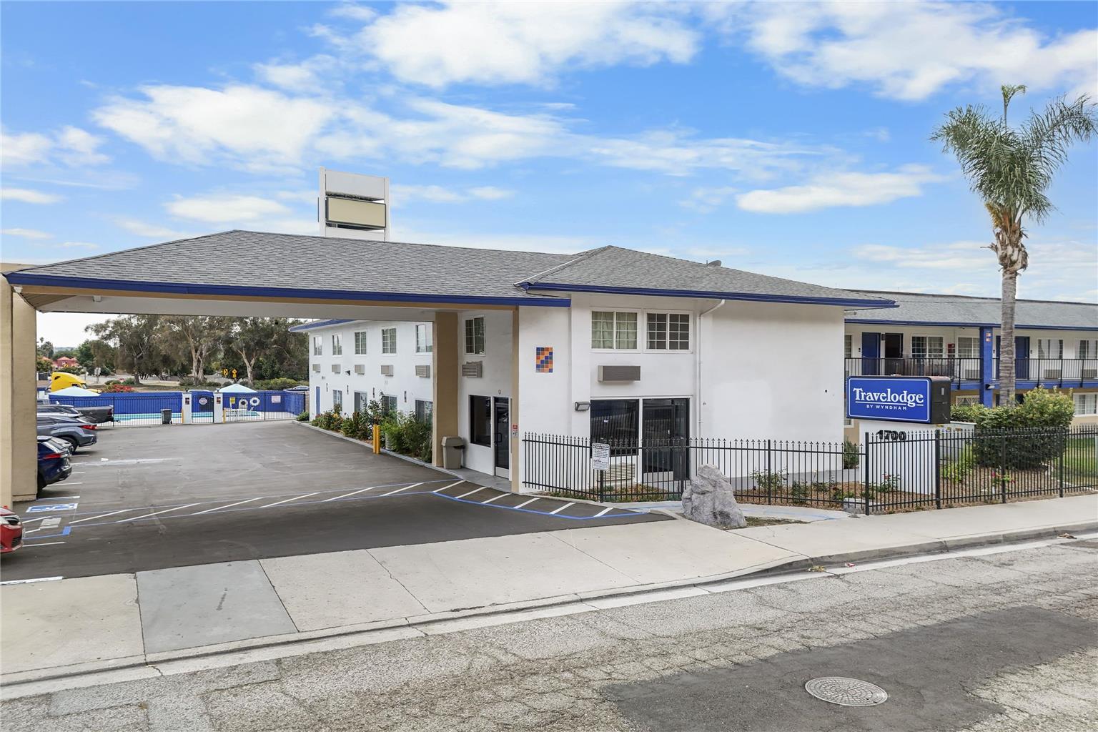 Travelodge by Wyndham Fairplex Pomona - photo 2