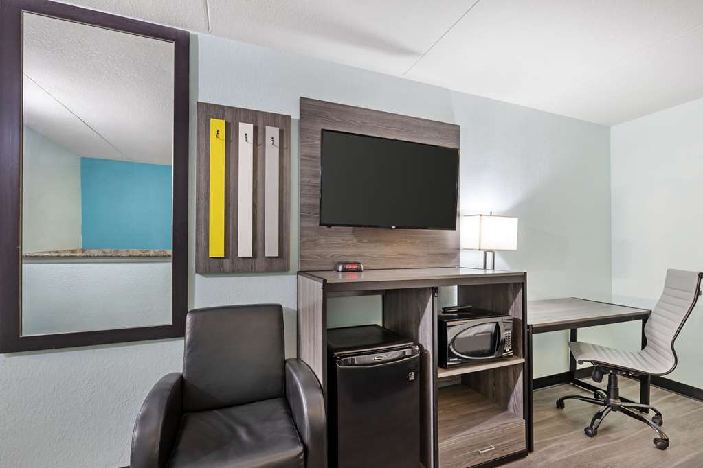 Clarion Inn Des Moines Airport - photo 24