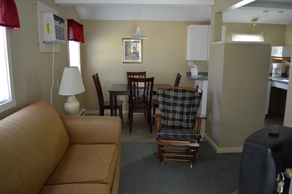 Kennebunk Gallery Motel & Cottages - photo 31