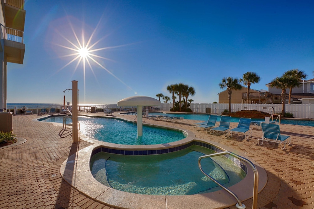 Majestic Beach Resort by Panhandle Getaways - carbon neutral hotel in Panama City Beach
