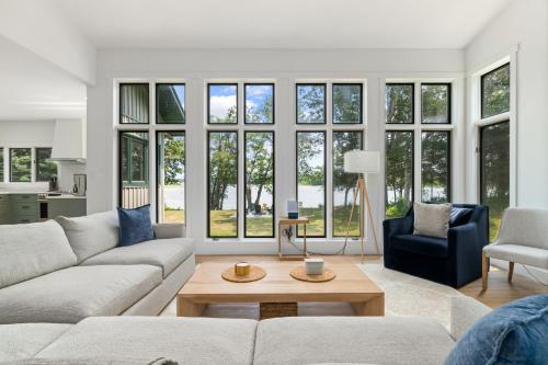 Private waterfront nature escape - carbon neutral hotel in Unknown City