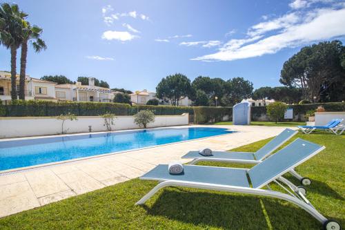 Nature Escape 2BR Villa Pool Wi Fi AC — 4-Star Luxury Hotel in Olhos De Agua, Portugal