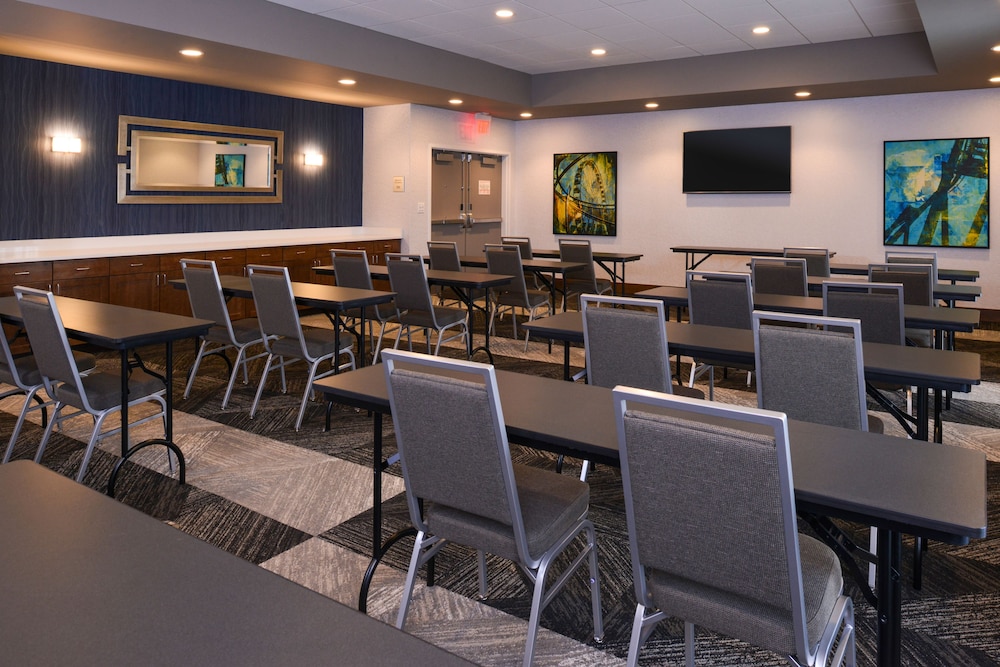 Hampton Inn & Suites Cincinnati Mason - photo 48