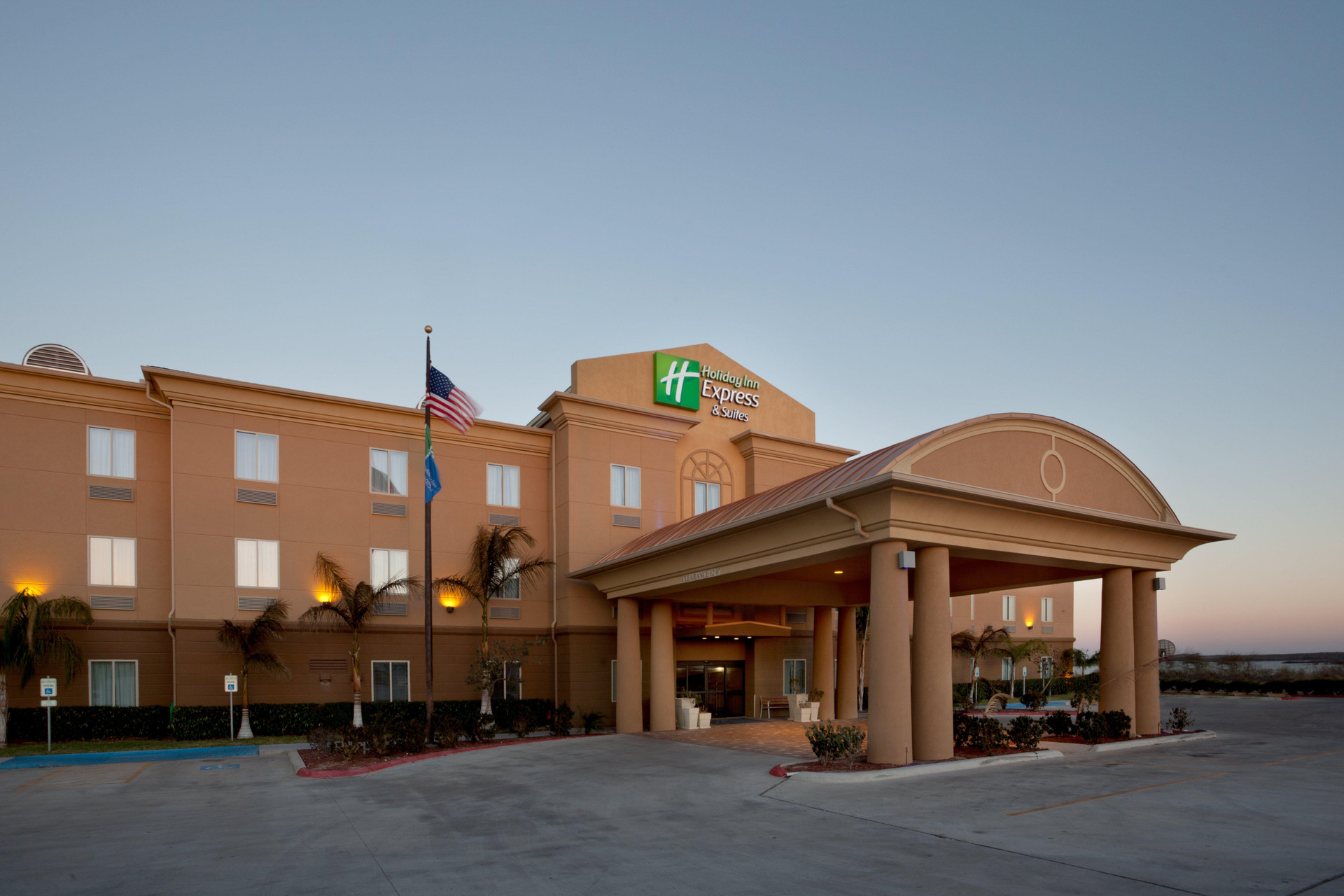 Holiday Inn Express & Suites Zapata By IHG — hotel in Zapata