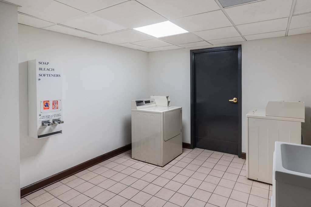 La Quinta Inn & Suites by Wyndham Knoxville East - photo 30