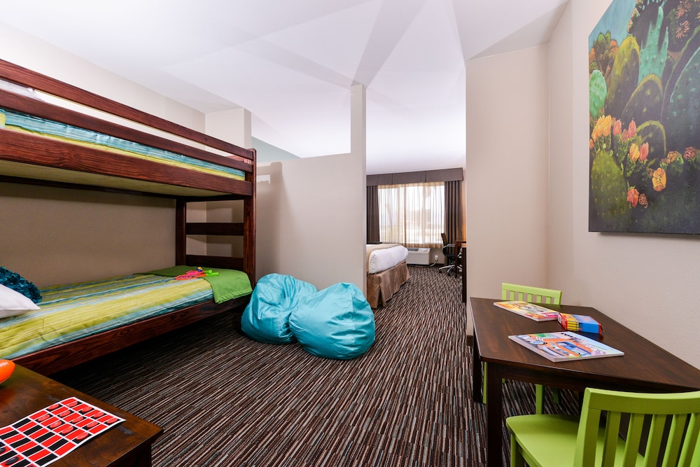 Holiday Inn Express & Suites Indio Coachella Valley by IHG - photo 25