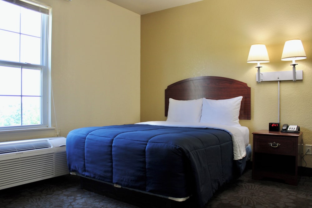 Candlelight Inn & Suites Hwy 69 near McAlester - photo 6