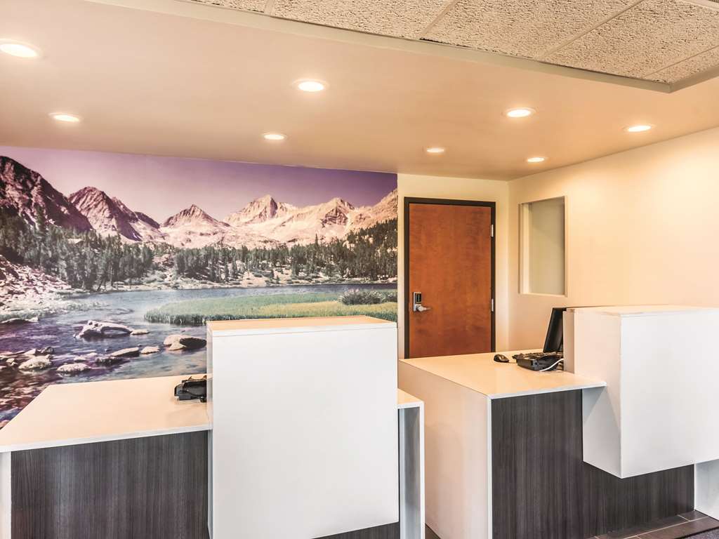 La Quinta Inn & Suites by Wyndham Colorado Springs North - photo 7