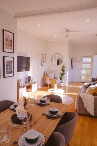 Pet & Boat friendly Lhorizon Rhyme of the Sea — 4-Star Luxury Hotel in Lakes Entrance, Australia