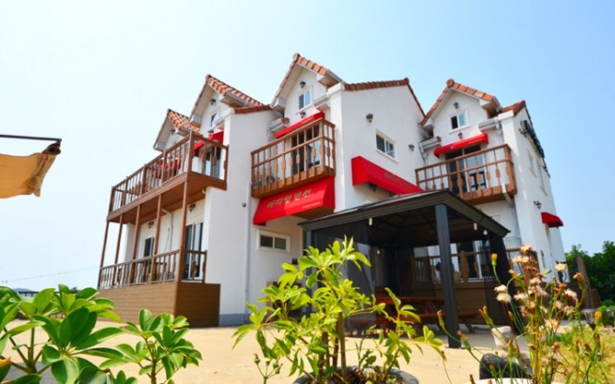 Seocheon Redpungchatiang Pension — 4-Star Luxury Hotel in Gunsan, South Korea