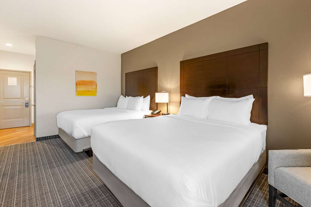 Comfort Inn & Suites Verona at Turning Stone Resort Casino - photo 35
