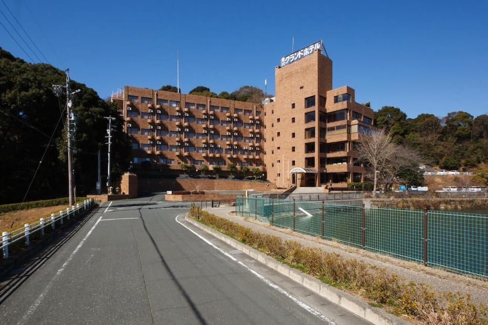 Toyokawa Grand Hotel — hotel in Toyokawa