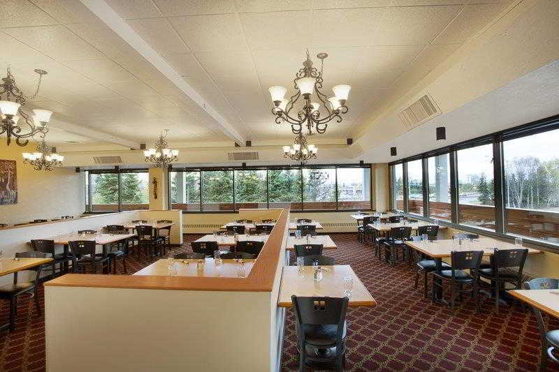 Golden Lion Hotel - photo 11