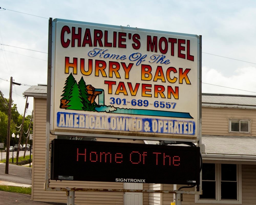 Charlie's Motel - photo 17