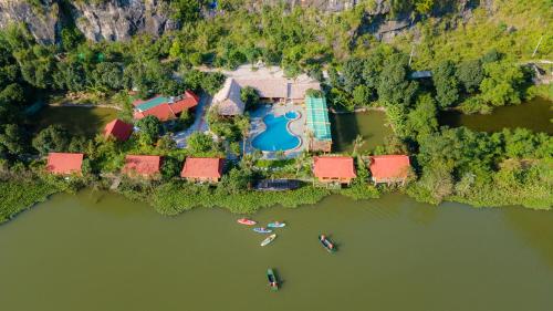 Xuan Son Lakeside Bungalow — 5-Star Luxury Hotel in Ninh Binh, Vietnam