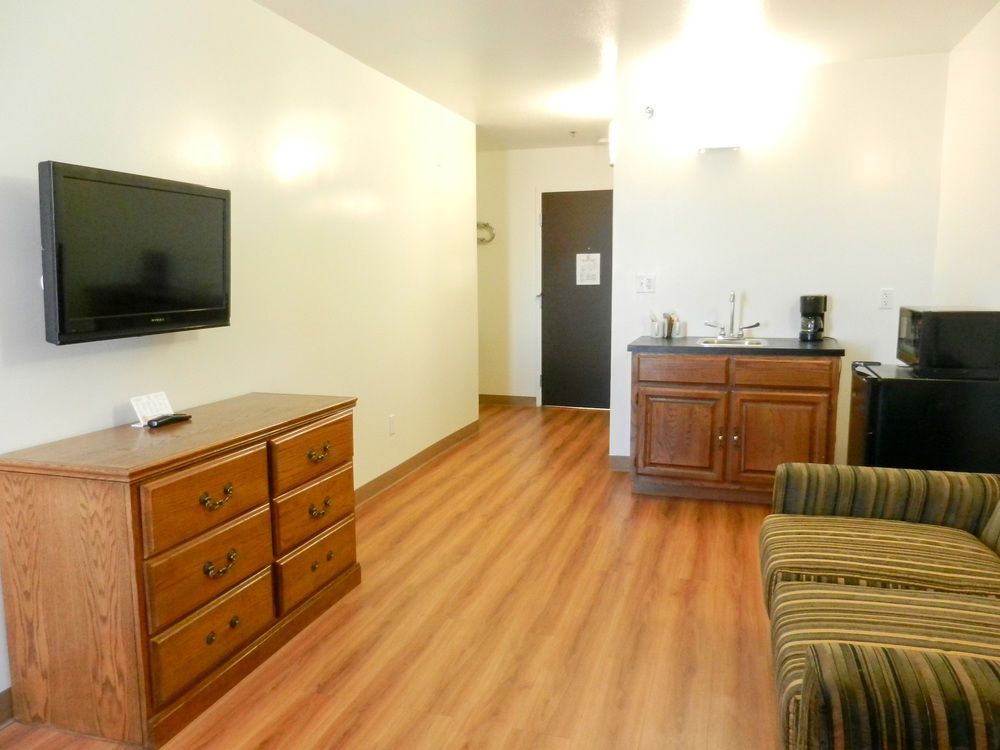 Red Roof Inn & Suites San Angelo - photo 4