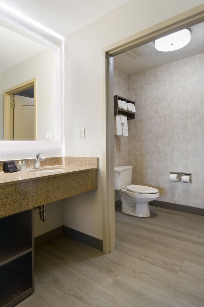 Clubhouse Hotel Suites Sioux Falls - photo 15