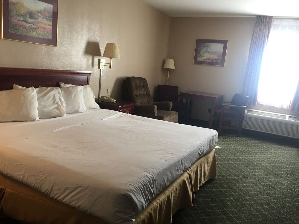 Briarwood Inn of Sparta - photo 11
