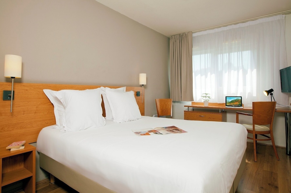 Séjours & Affaires Poitiers Lamartine in Poitiers, France