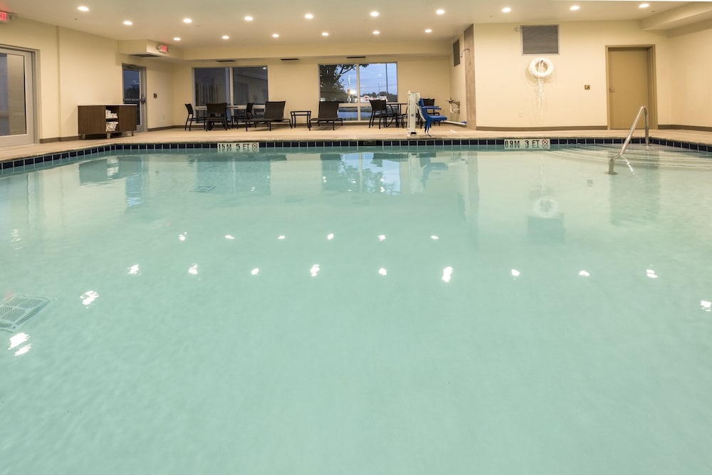 Holiday Inn Express & Suites Commerce by IHG - photo 7