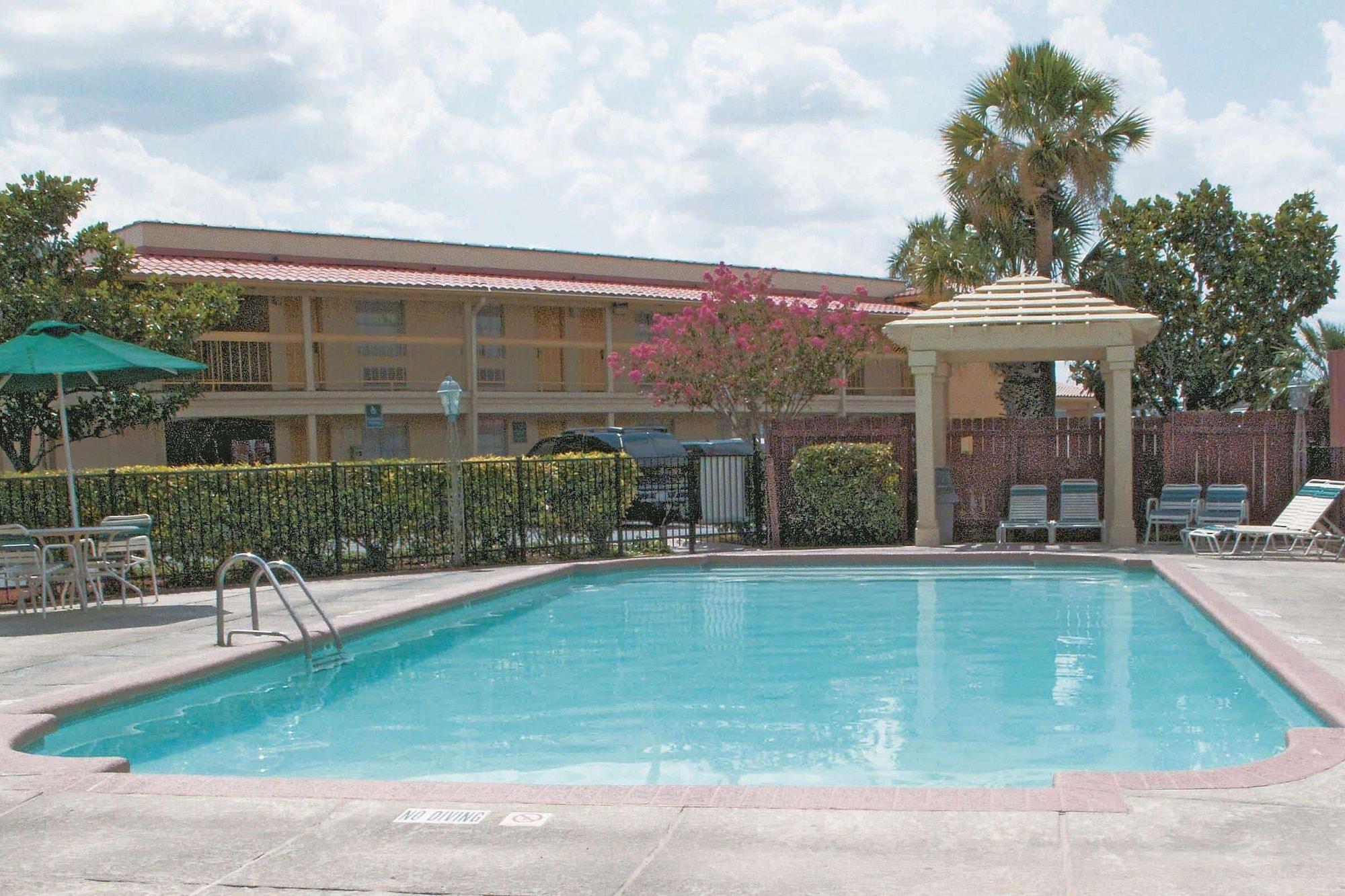 Baymont by Wyndham San Antonio South Park - photo 2