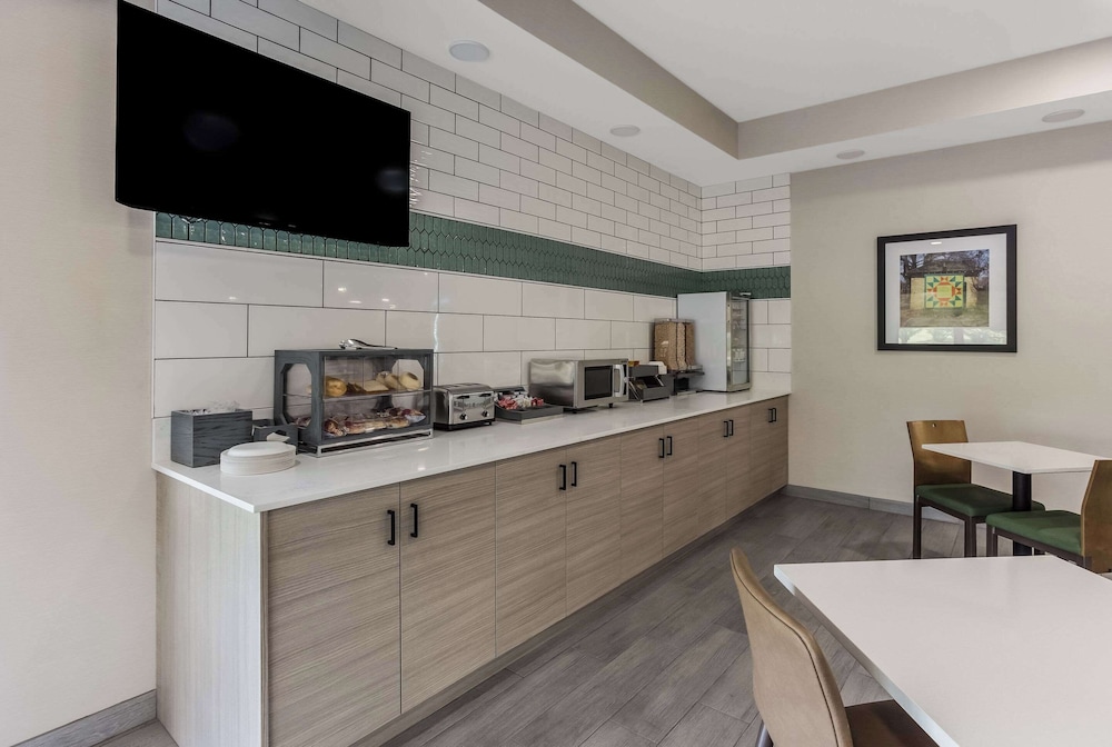 MainStay Suites Bourbonnais Kankakee - photo 31