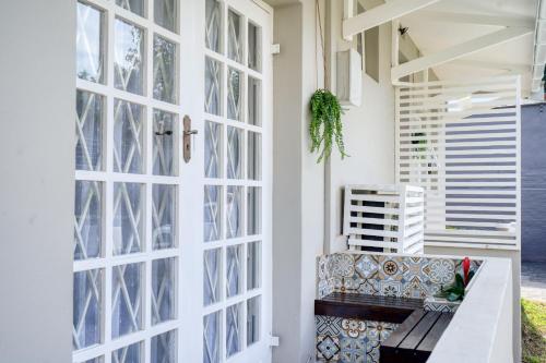 Hampton Collection Contemporary 3 Sleeper Serviced Apartment with Pool — 5-Star Luxury Hotel in Durban, South Africa