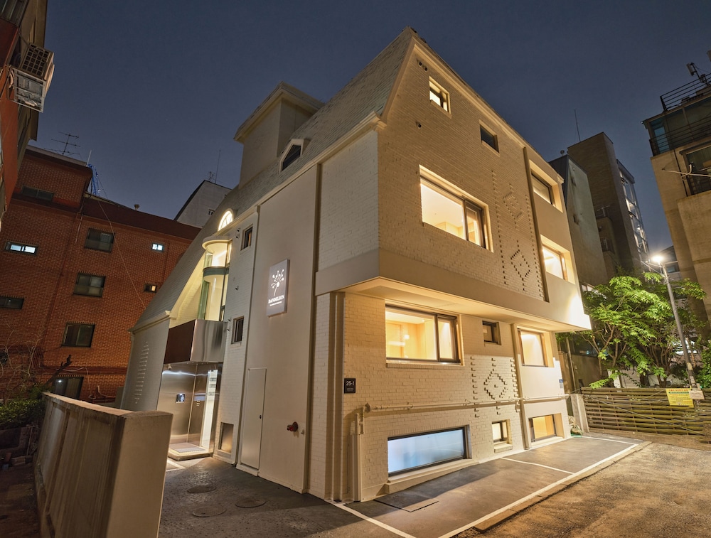 Dandelion Sinsa Branch 1 in Seoul, South Korea