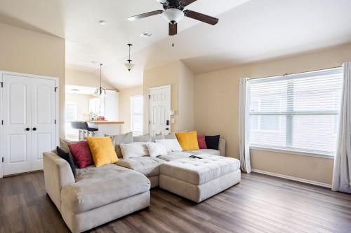 Cheerful 3 Bdrm space 2 bath . You gotta love it — 4-Star Luxury Hotel in Oklahoma City, United States