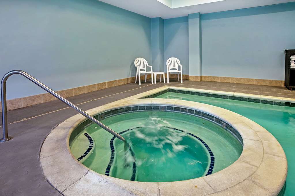 La Quinta Inn & Suites by Wyndham Garland Harbor Point - photo 11