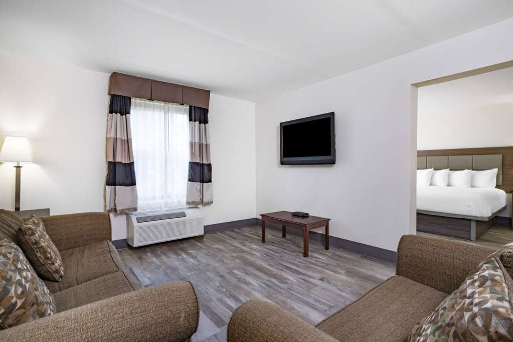 Ramada by Wyndham Hendersonville - photo 12