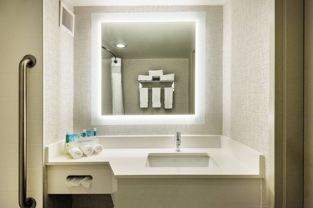 Holiday Inn Express Flint Campus Area by IHG - photo 13