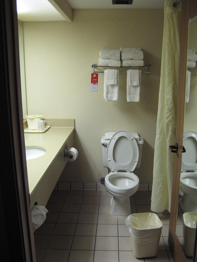 Red Roof Inn & Suites Madison GA - photo 6