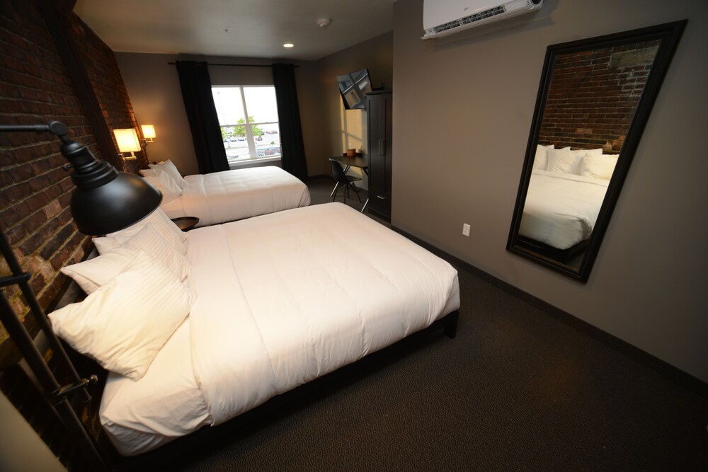 Hotel Kilbourne Downtown Sandusky - photo 10
