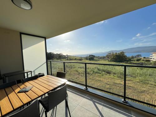 BEL'ORIZONTE Proche centre ville et plage vue mer — 4-Star Luxury Hotel in Propriano, France