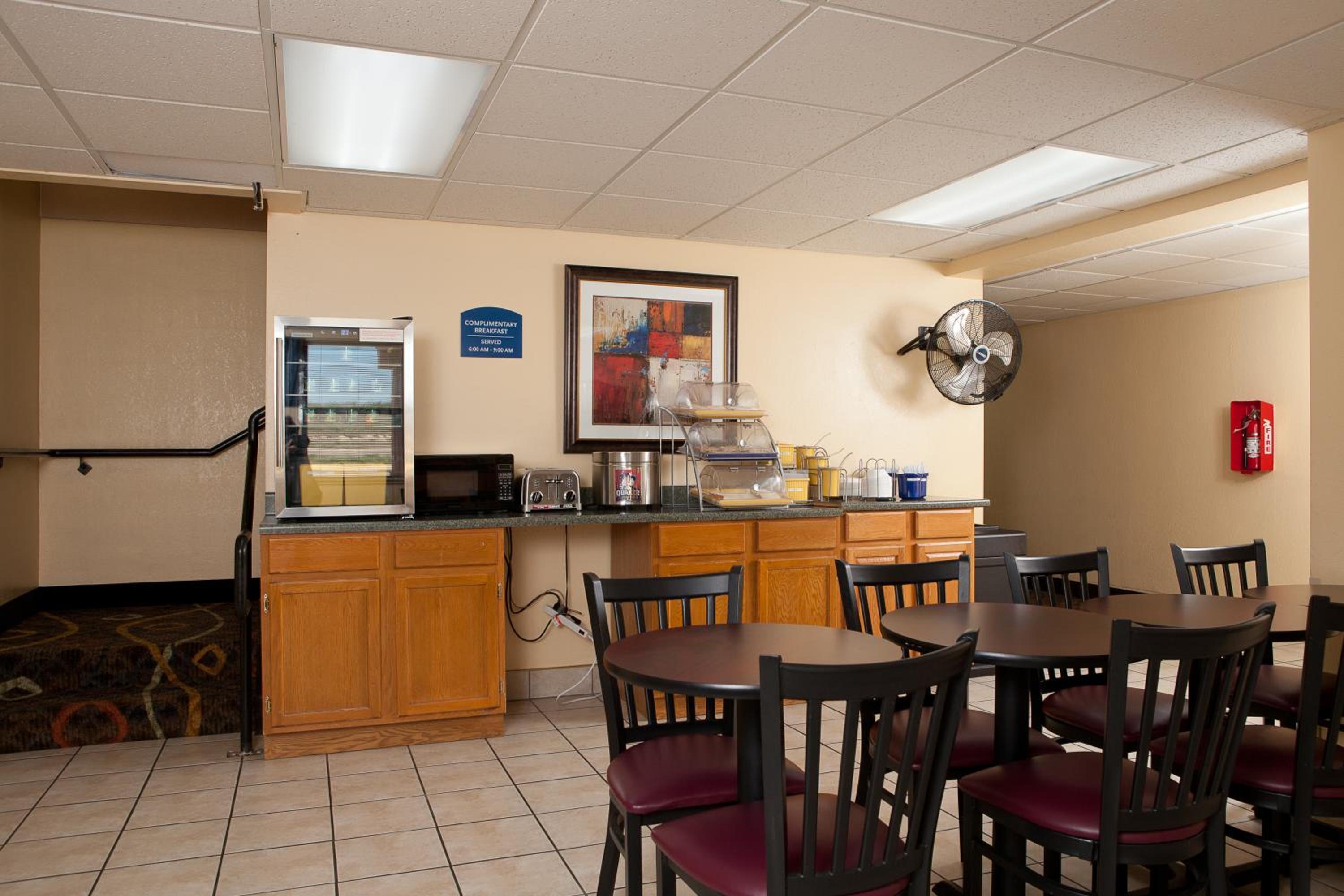 Days Inn by Wyndham Park City Kansas - photo 18