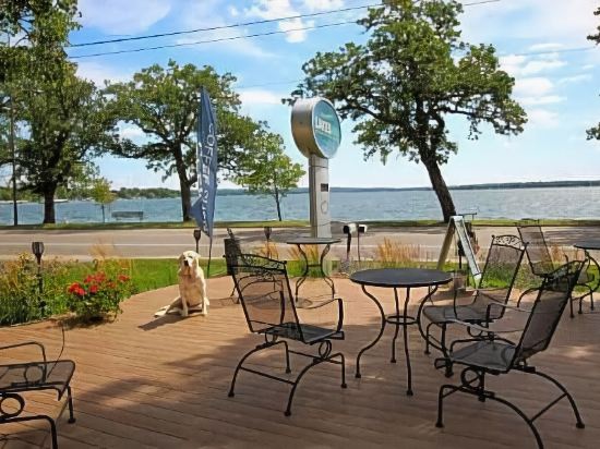 Lakes Inn - photo 15