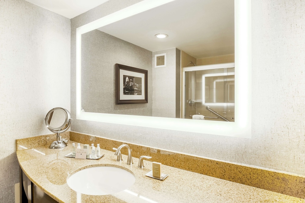 DoubleTree by Hilton Austin University Area - photo 18