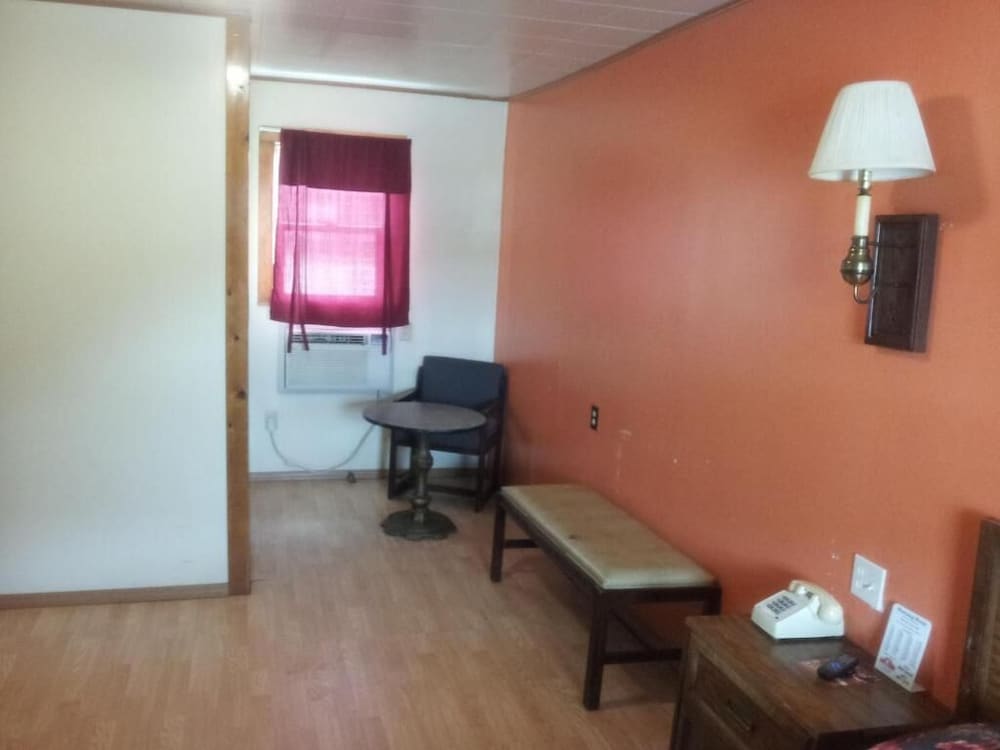 Mustang Motel - photo 15