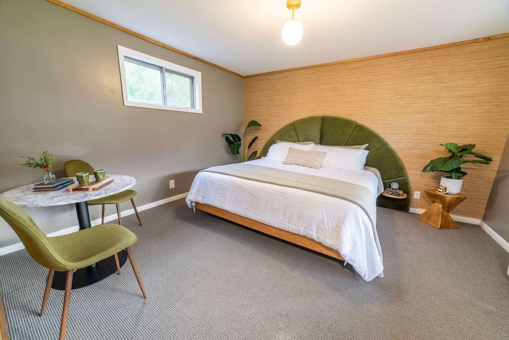 The Springs Motel - photo 22