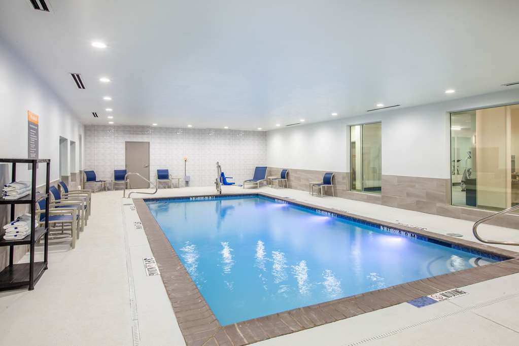 La Quinta Inn & Suites by Wyndham Dallas Duncanville - photo 7