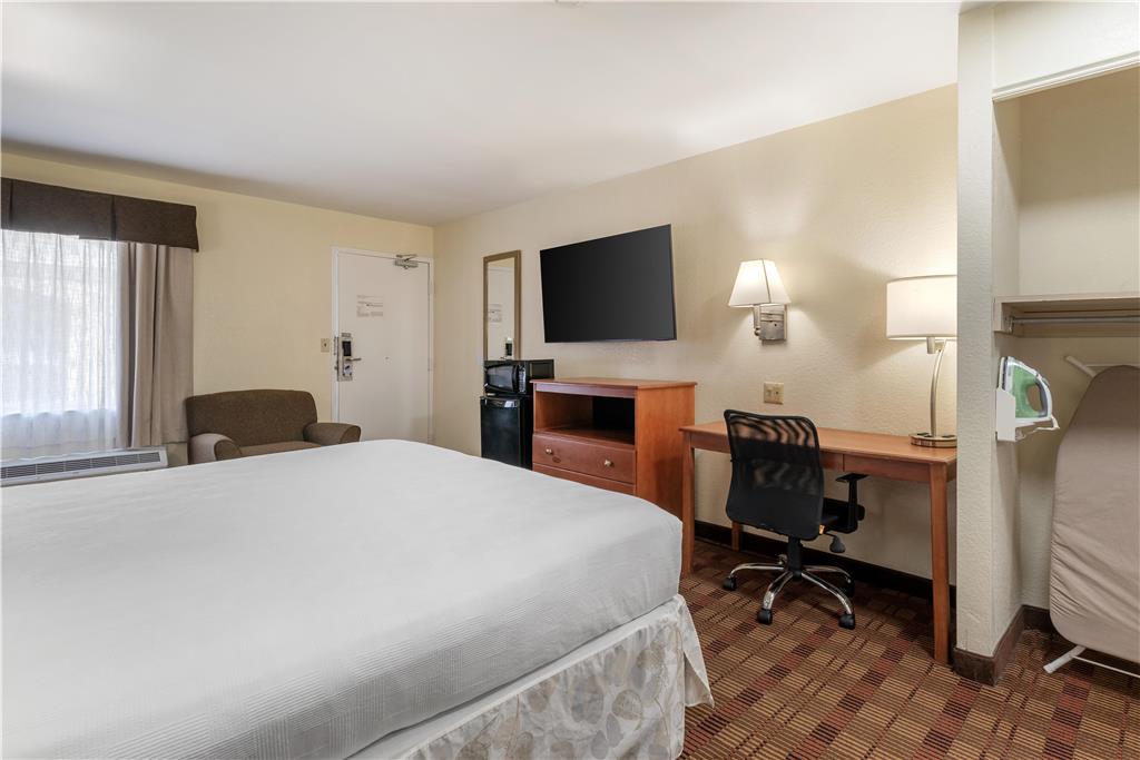 SureStay Hotel by Best Western East Brunswick - photo 12