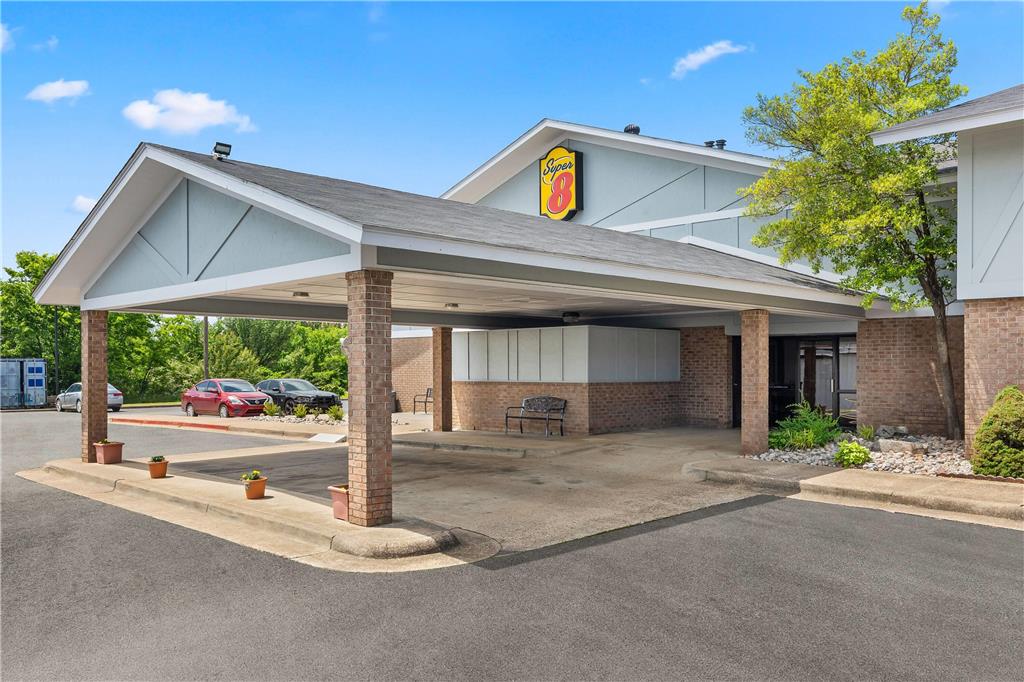 Super 8 by Wyndham Harrison AR - carbon neutral hotel in Harrison