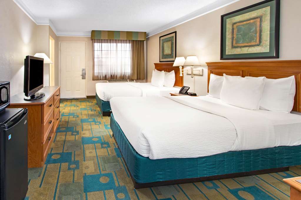 La Quinta Inn by Wyndham Albuquerque Airport - photo 24