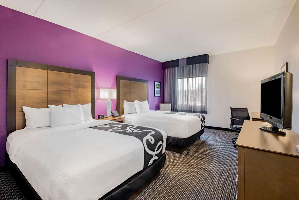 La Quinta Inn & Suites by Wyndham Baltimore BWI Airport - photo 45