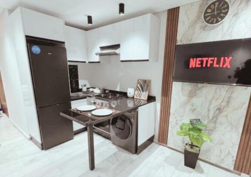 Chic Urban Studio Maarif Casablanca Walk to Twin Center — 4-Star Luxury Hotel in Casablanca, Morocco