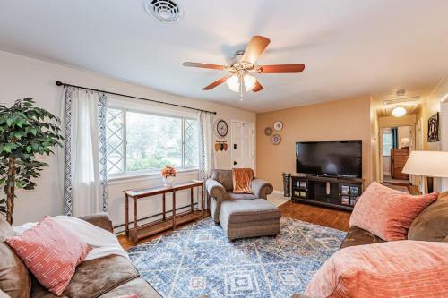 Kelly's Comfortable Quinton Home — 4-Star Luxury Hotel in Quinton, United States